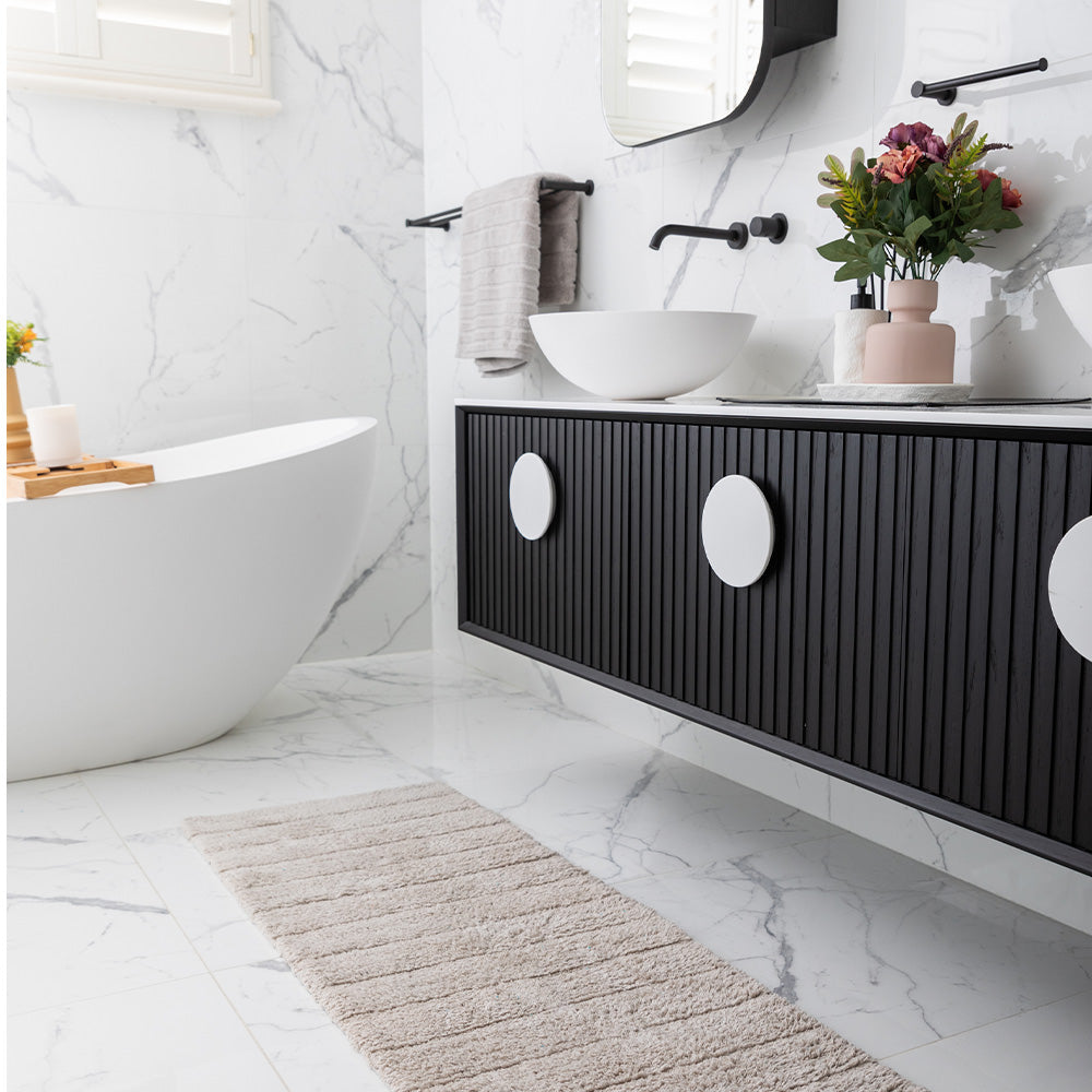 Cooper Plain Tufted Bath Runner - Silver