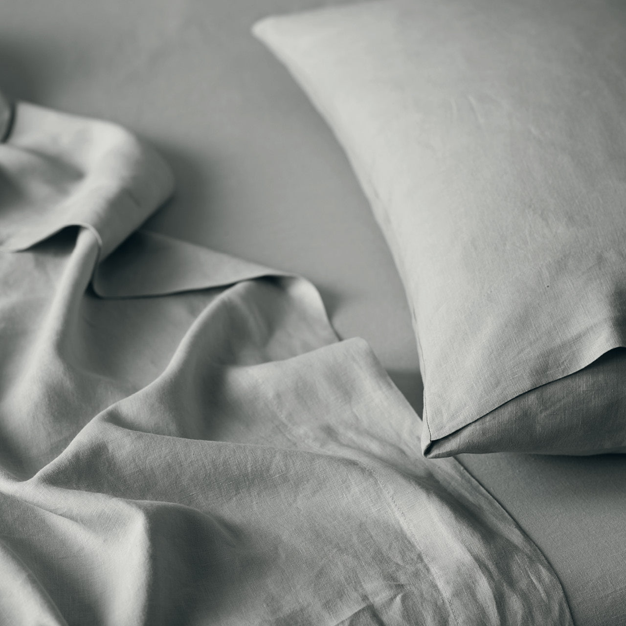 Zoomed in shot of Elayna Silver Sheets and Pillowcase on bed