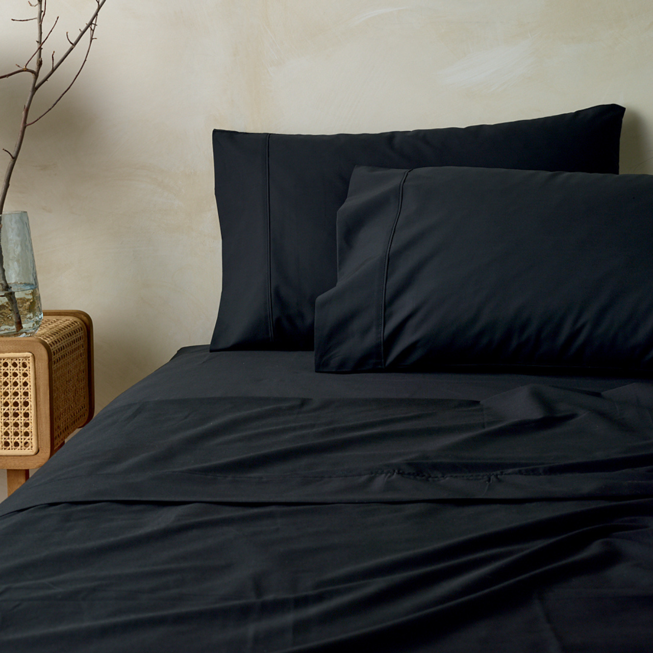 Premium Percale Sheets Black lifestyle